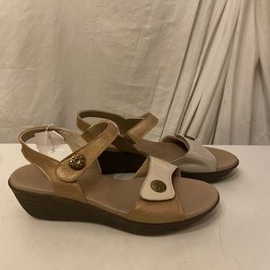 Munro gold  & ivory leather sandals , Velcro straps size 10.5 NWT